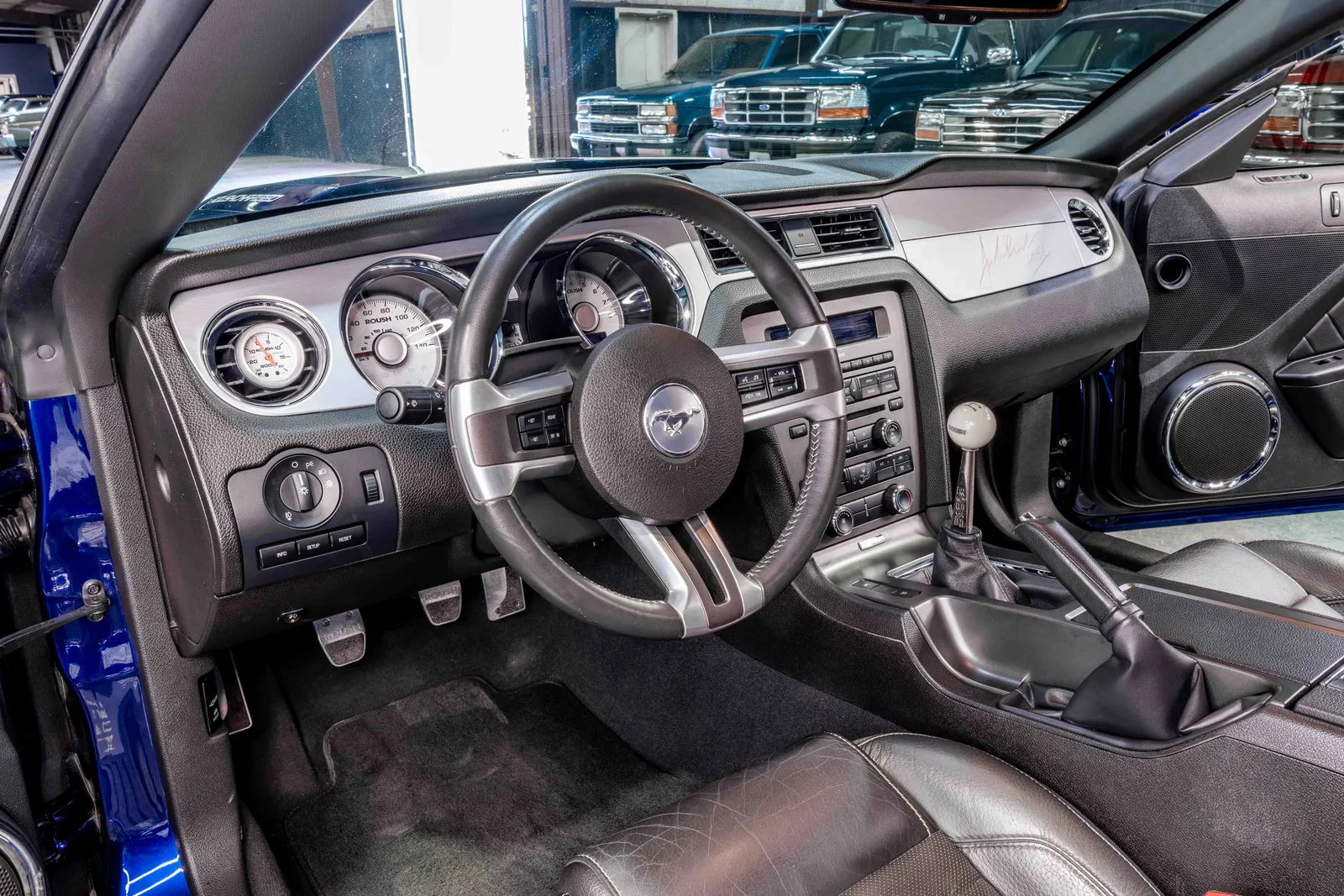 2010-Ford-Mustang-Kona Blue-1ZVBP8CH7A5116334--46.jpg